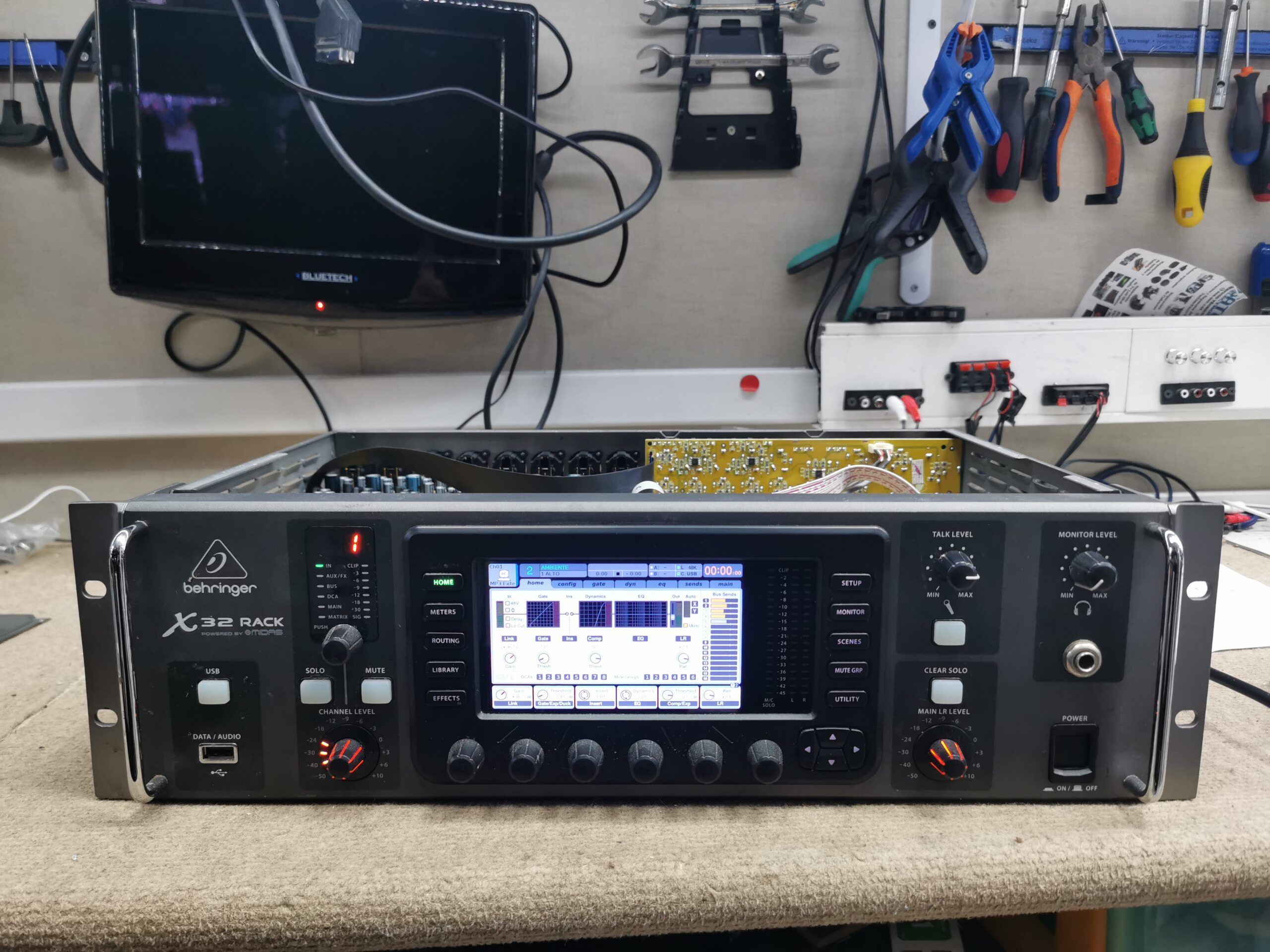 Reparación Behringer X32 Rack que no enciende por fallo en placa base